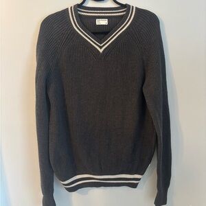 121S Frank & Oak Black V-Neck Sweater
